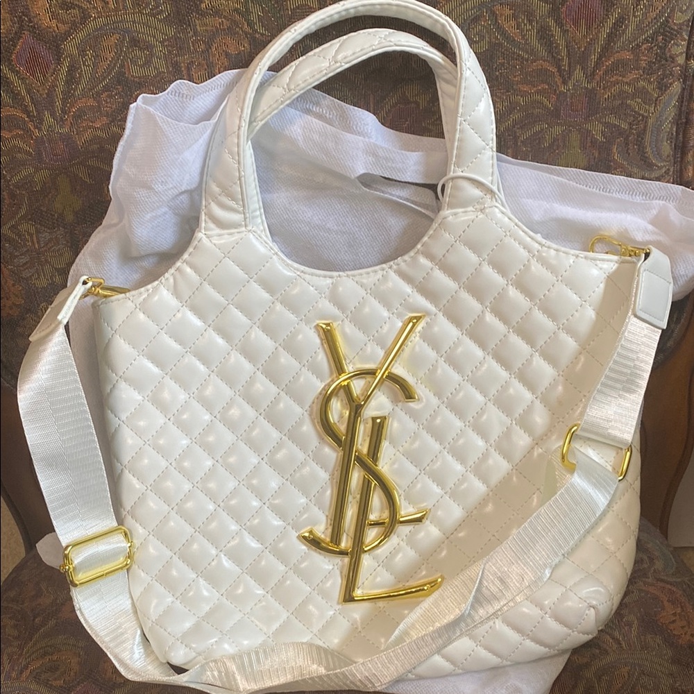 Yves Saint Laurent - ish White and Gold Gorgeous Quilted Shoulder Bag!!